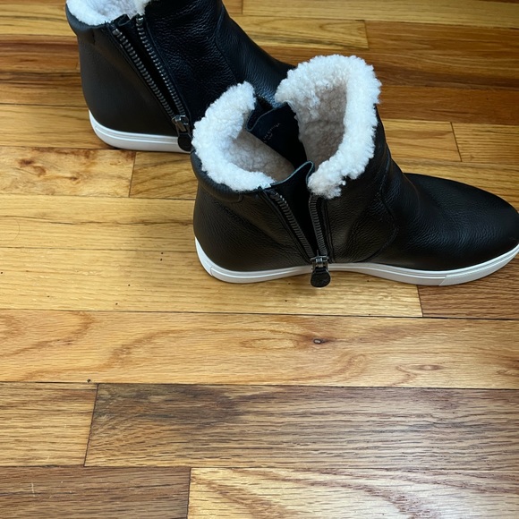 Kenneth Cole Gentle Souls Women’s Ankle Leather and Shearling Lined Boots - Picture 3 of 10